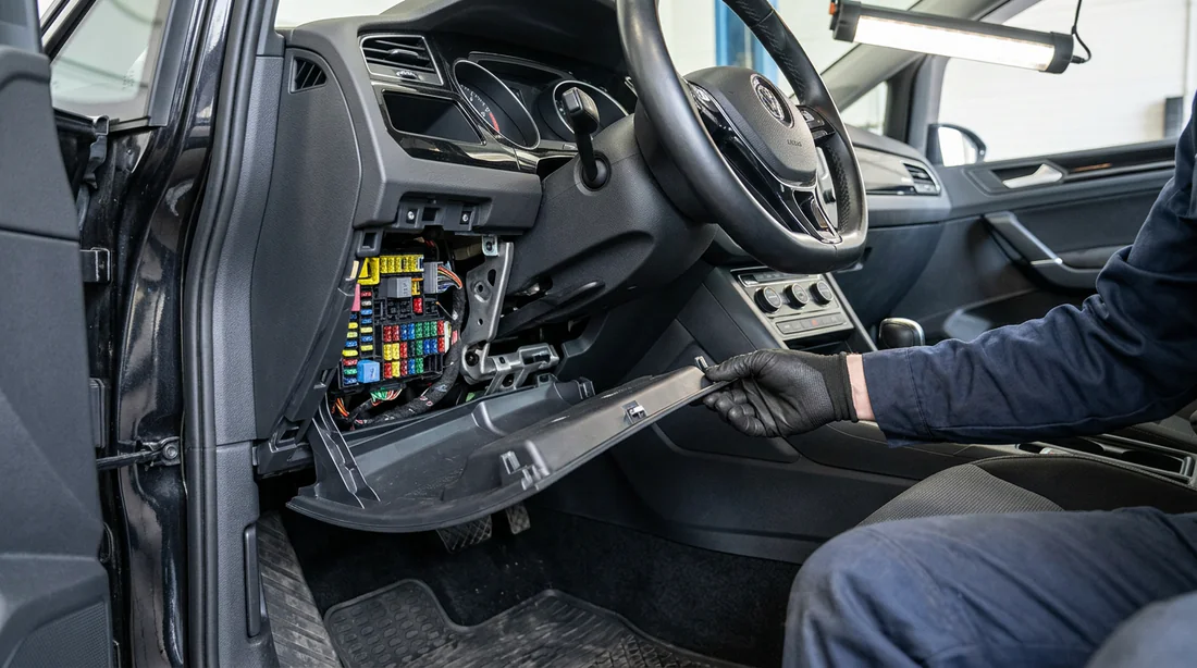 Schéma et affectation des fusibles du tableau de bord VW Touran.
